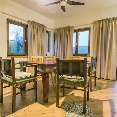 Olive Hill Familly House Prázdninový dům *