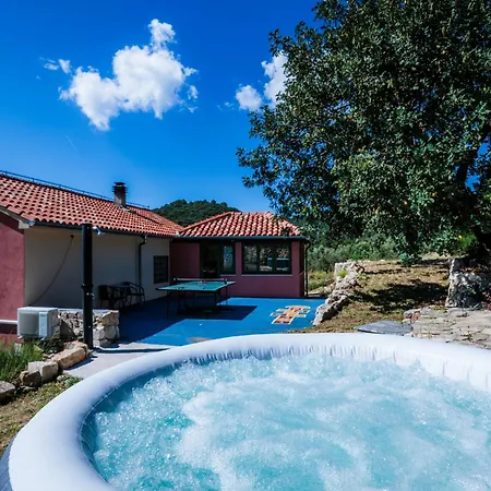 Olive Hill Familly House *