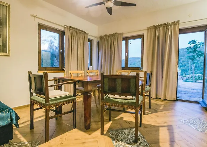 Olive Hill Familly House Prázdninový dům *