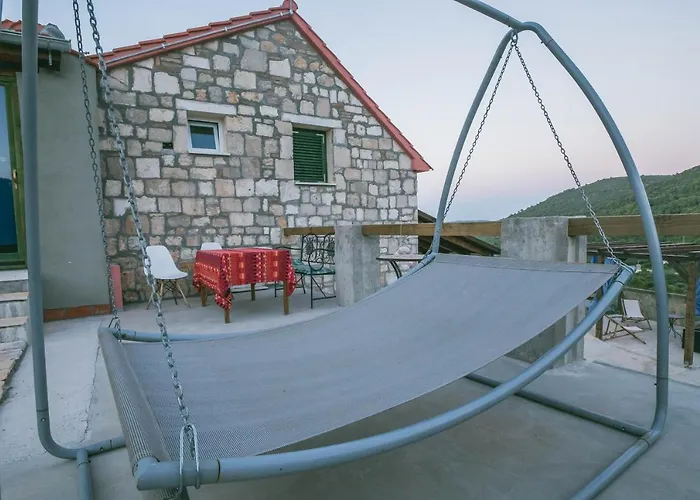 Olive Hill Familly House Vis