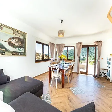 Olive Hill Familly House Holiday home *
