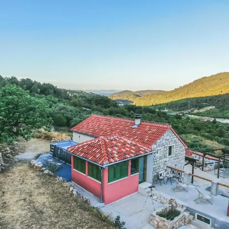 Holiday home Olive Hill Familly House