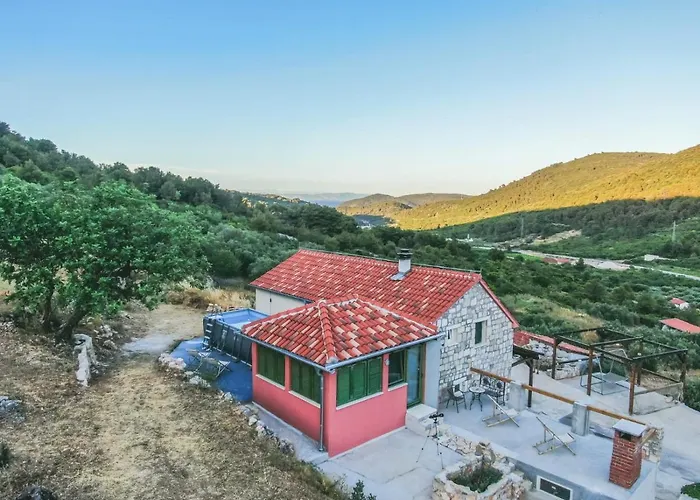 Holiday home Olive Hill Familly House
